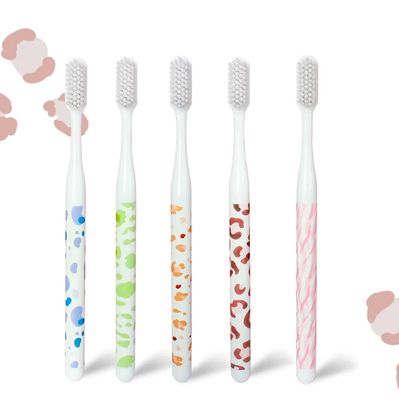 Petite brosse à dents de tête pour les adultes